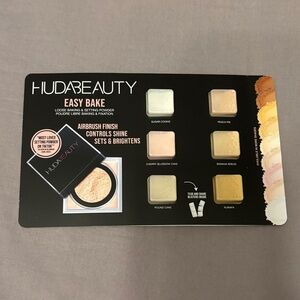 HUDA BEAUTY Easy Bake Loose Baking & Setting Powder - Multi-Shade Palette